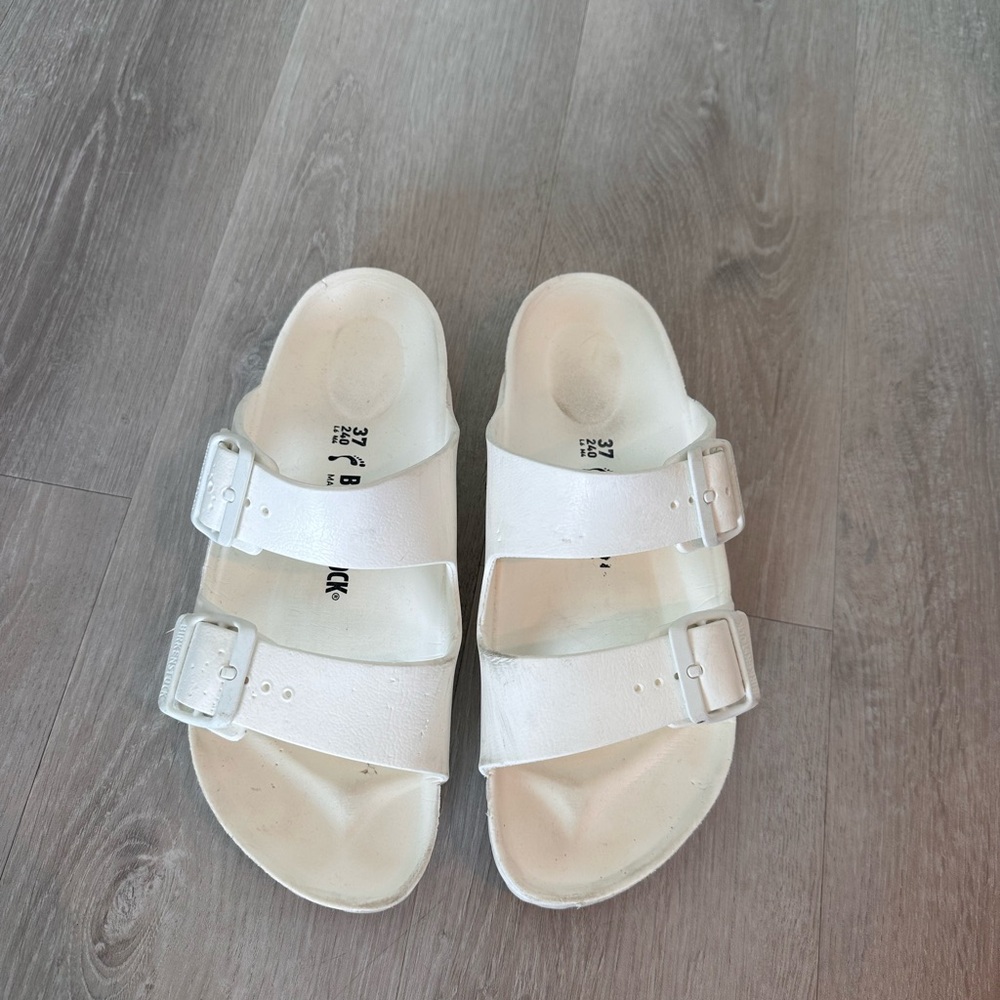 Birkenstock - white sandal size 6.5/7